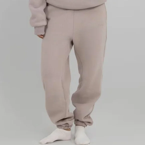 Comfrt Signature Sweatpants in Bark - Picture 1 of 6